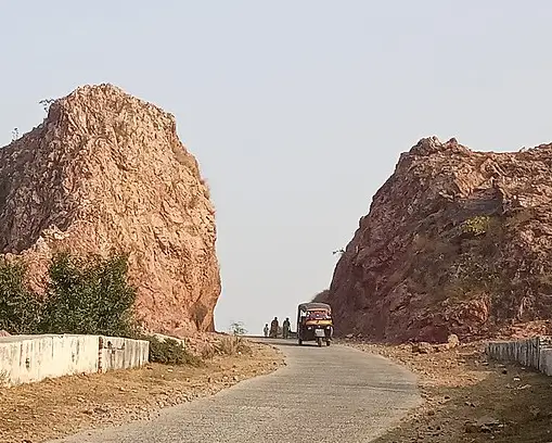 Dashrath Manjhi tunnel